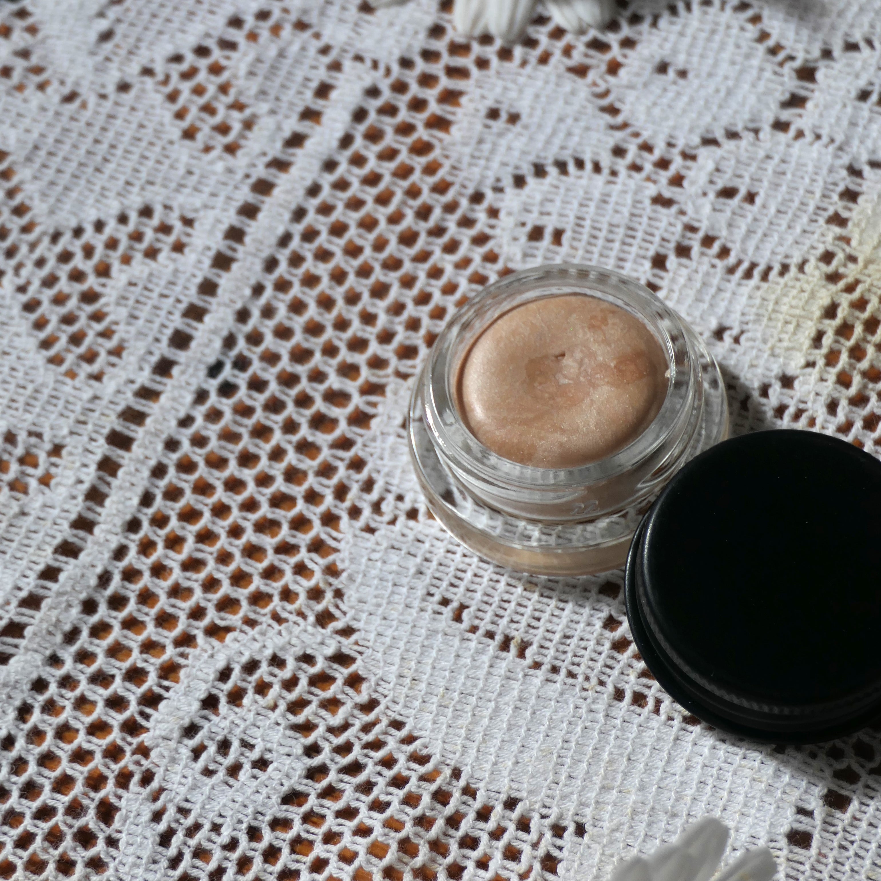 Maryse Dew Illuminator with open lid surrounded by daisies- Margot Body